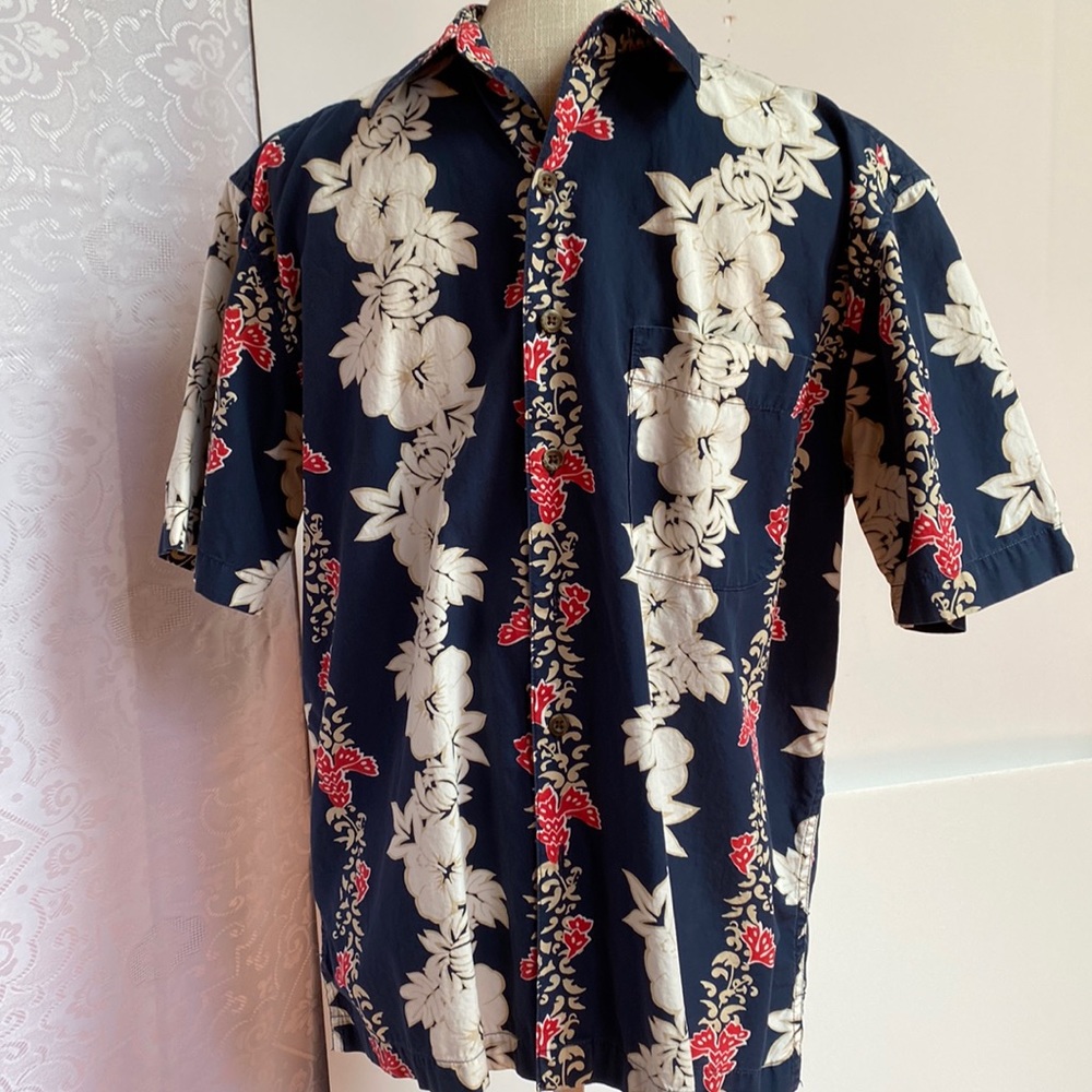 Old navy man’s Hawaiian short sleeved shirt